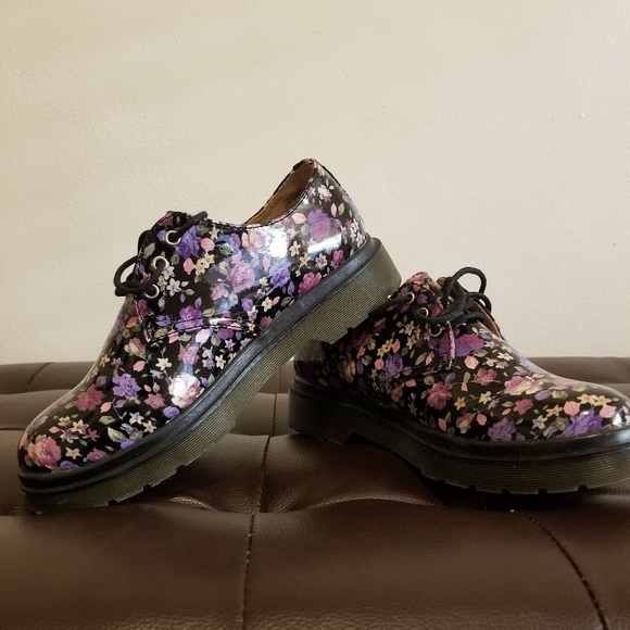 🤩Floral 💐Candie's girl kids shoe🤩 - Picture 1 of 8